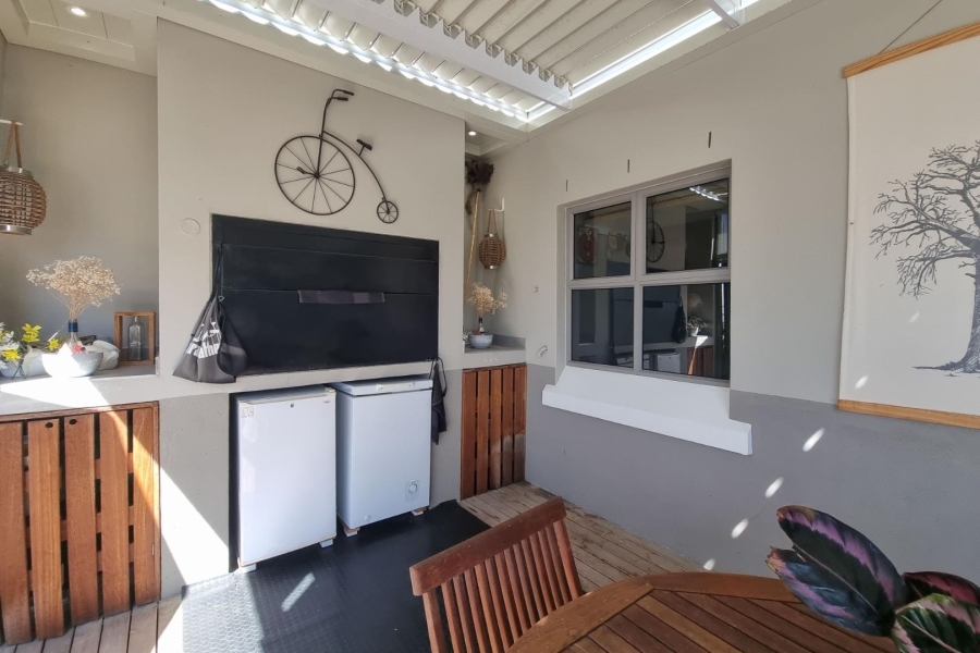 2 Bedroom Property for Sale in Plattekloof Western Cape